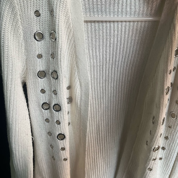 SMALL OFF WHITE NEW YORK ULTRA FLIRT WHITE CARDIGAN OBO NO FLAWS - Picture 3 of 4